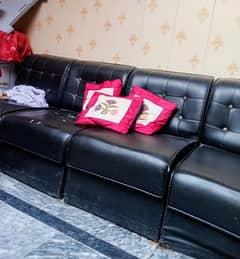 Four Sofa Seats in 7/10 condition. Urgent