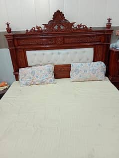 chinoti wooden bed set in very good condition