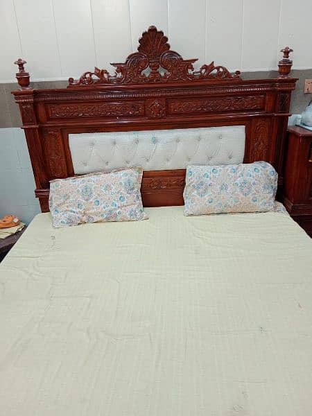 chinoti wooden bed set in very good condition 0