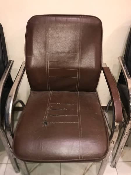 Selling Office Used Chairs In 2200 Each. 3