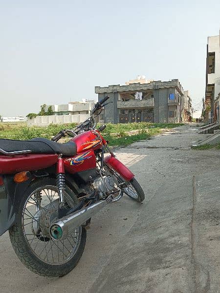 United 100 motorcycle ,10/10 condition,Chakwal registration, 2