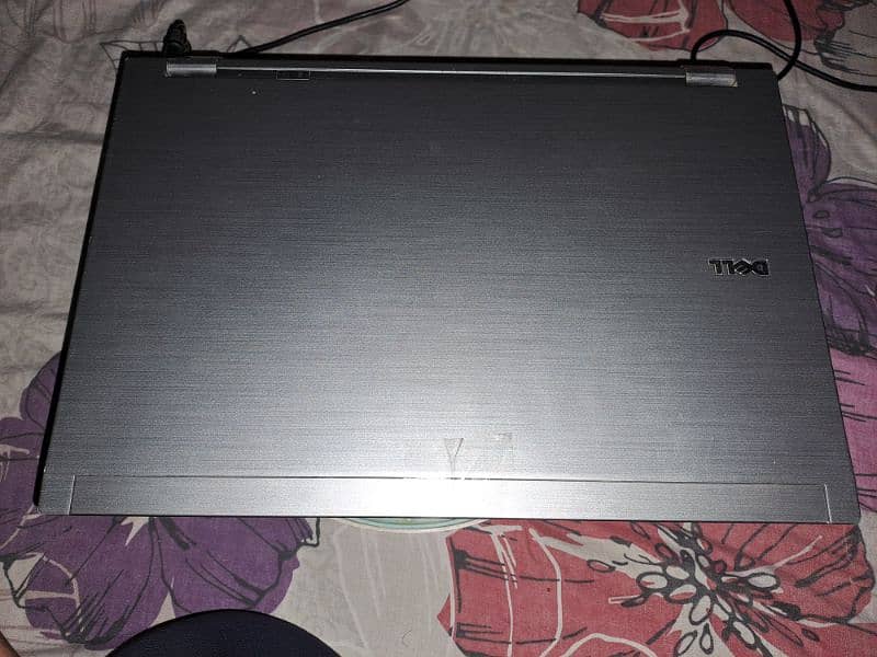 Windows 10 4 GB Ram 250 GB  SSD Core i7 6