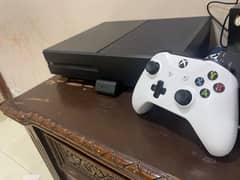 Xbox one with 1 original white controller