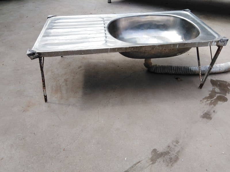 1 wash basen and 1sink for urgent sale 4