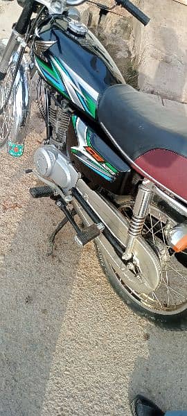 Honda 125 Model 2023 Karachi number first owner 0312/24/92/688 4