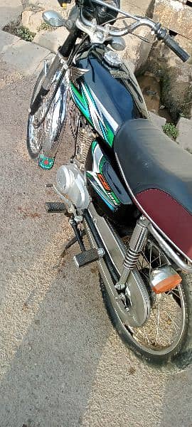 Honda 125 Model 2023 Karachi number first owner 0312/24/92/688 5