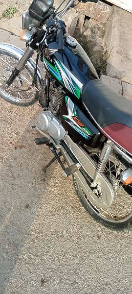 Honda 125 Model 2023 Karachi number first owner 0312/24/92/688 8