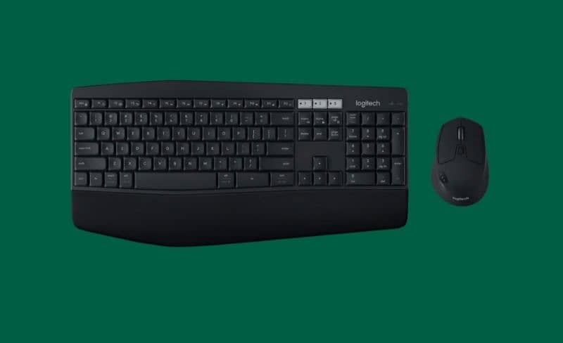 Logitech Multi-Device MK850 Performance Keyboard and Mouse Combo 1