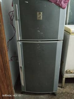 Dawlance fridge medium size