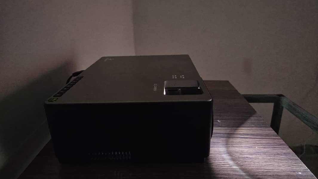 Vankyo V600 1080p projector in good condition 5