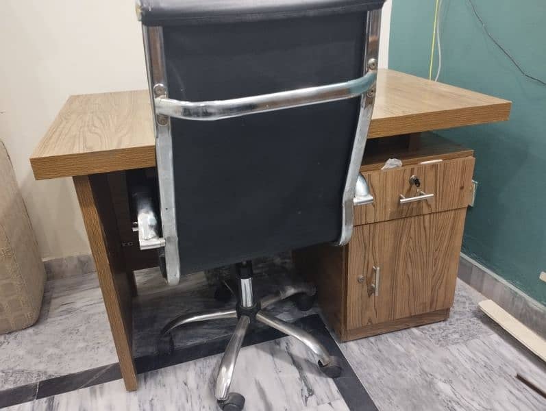 Selling Computer Table and Chair 1