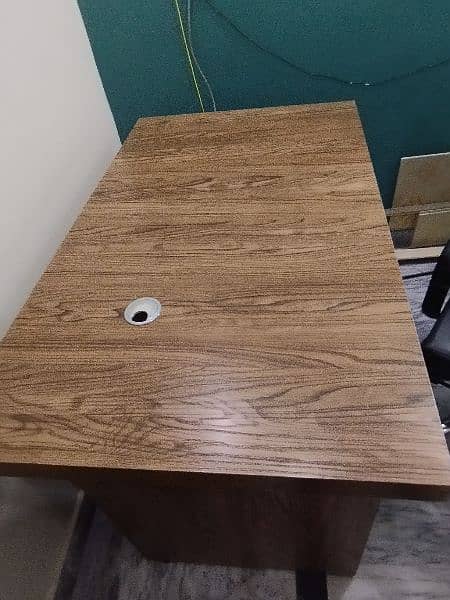 Selling Computer Table and Chair 5