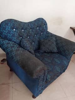 5 seater Used Sofa set with pillows