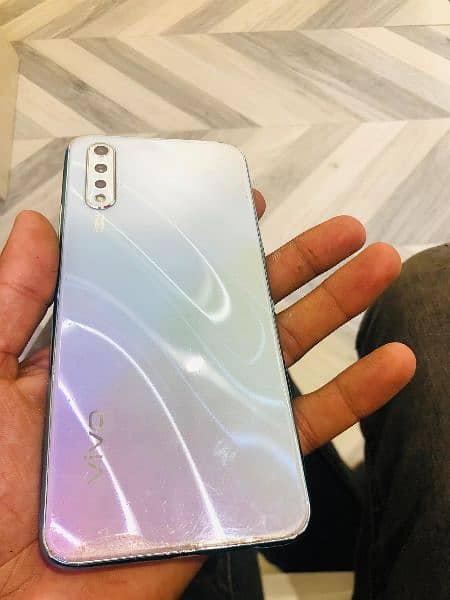 vivo s1 ha all OK ha koi b fault nahi a box charger sath ha 7