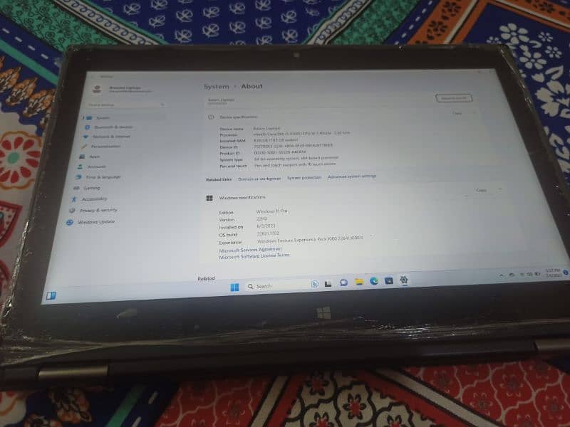 Lenovo 2 in 1 Touch laptop i5 vpro 6th gen 8gb ddrr4 ram 256 M. 2 SSD 3