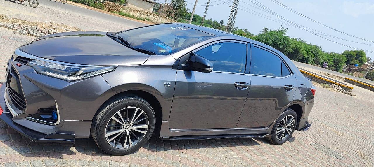 Toyota Corolla Altis 2022 Grande 3