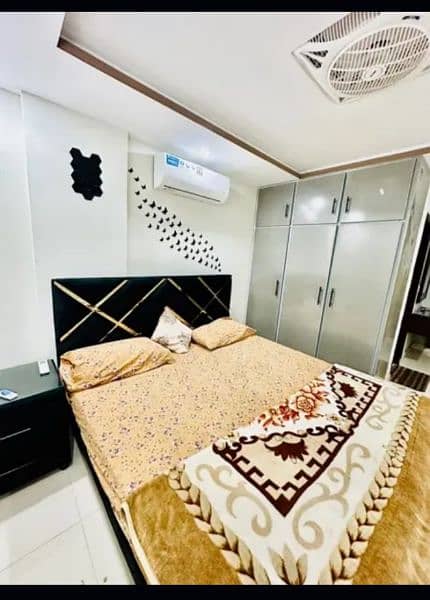 One bed luxury apartment for short stay like(3to4)hours in bahria town 1