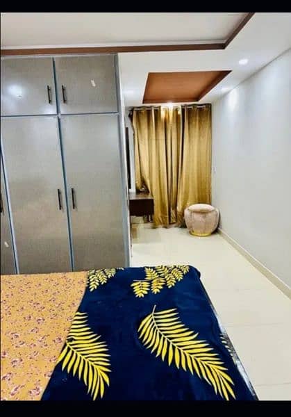 One bed luxury apartment for short stay like(3to4)hours in bahria town 2