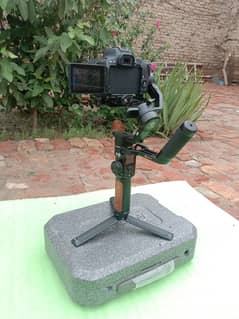 Canon 200D Camera + Feiyutech AK2000S Gimbal – Excellent Condition!