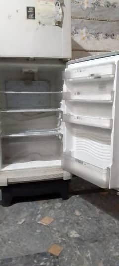 fridge bilkul perfect hai urgent sale plz serious buyer call for us