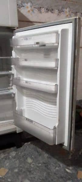 fridge bilkul perfect hai urgent sale plz serious buyer call for us 2