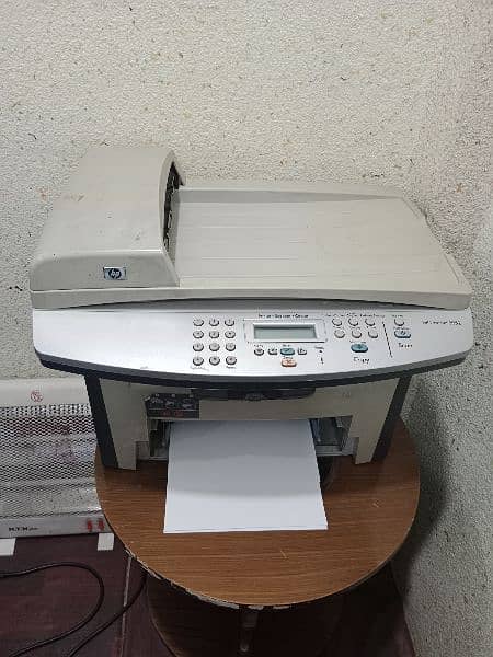 HP LaserJet 3052 Printer - Scanner - Copier 0