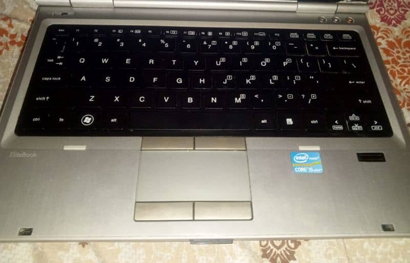 Hp Elitebook Core i5 2nd Generation, 6GB RAM 128GB SSD, Hp charger 1