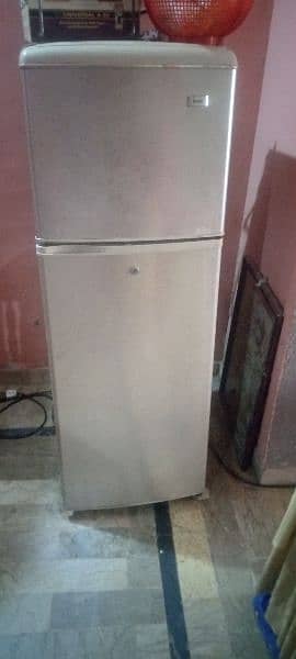 haier fridge small good conditions 1