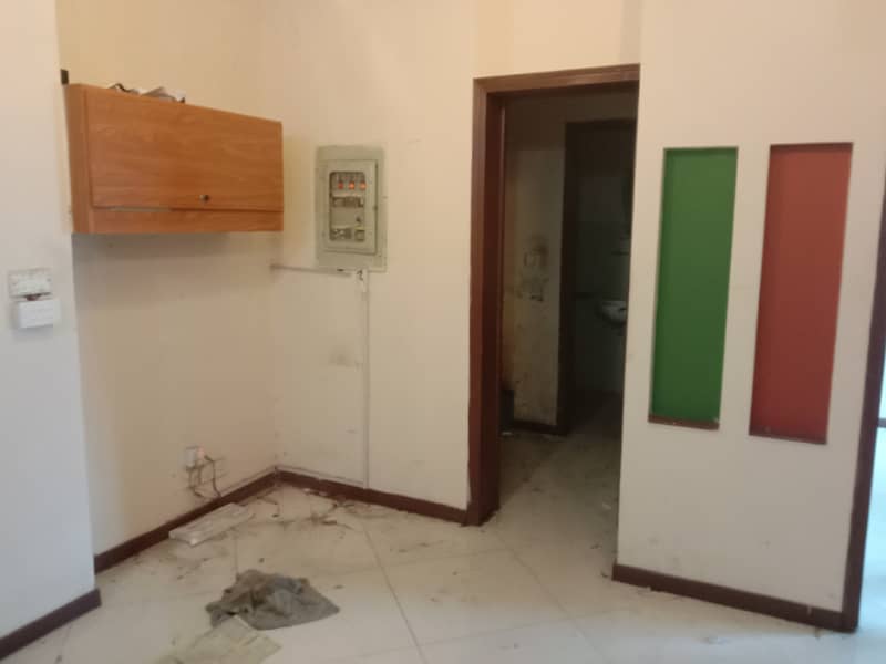 OFFICE FOR RENT IN GULBERG III 3