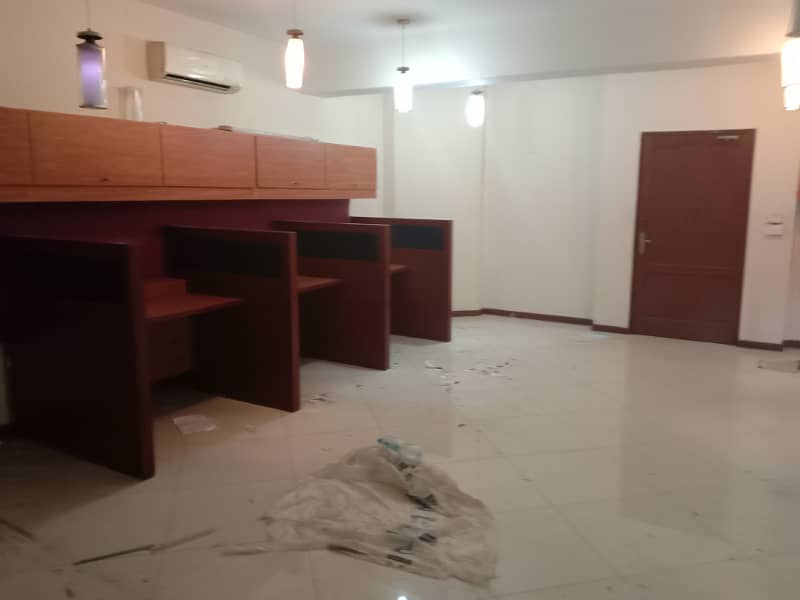 OFFICE FOR RENT IN GULBERG III 4