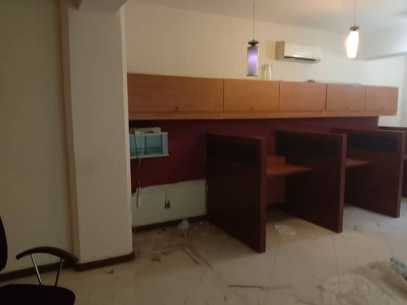 OFFICE FOR RENT IN GULBERG III 5