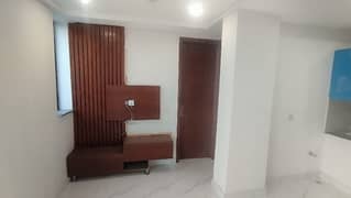 1 BED BRAND NEW FULLY LUXURY NON FURNISH IDEAL LOCATION EXCELLENT FLAT FOR RENT IN BAHRIA TOWN LAHORE