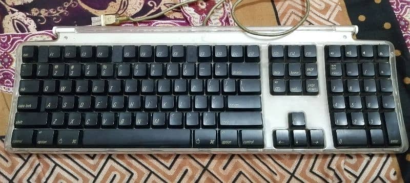 Apple key board for sale urgent 1