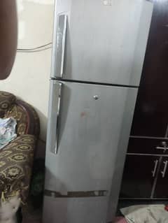 medium size fridge (no froast) for sale in good condition