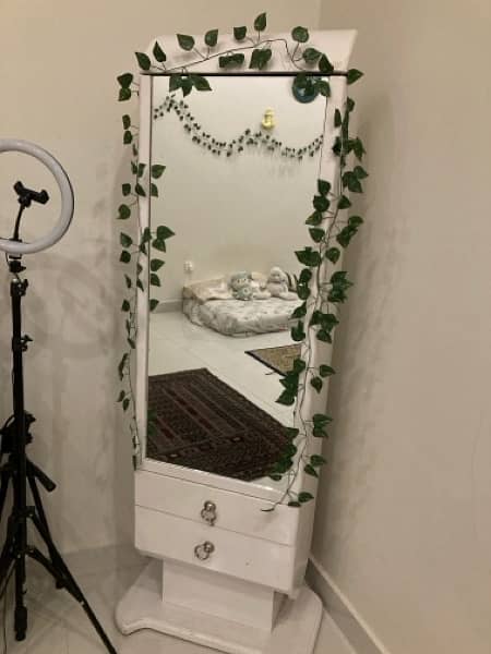 LONG LENGTH MIRROR WITH 2 storage drawers 3