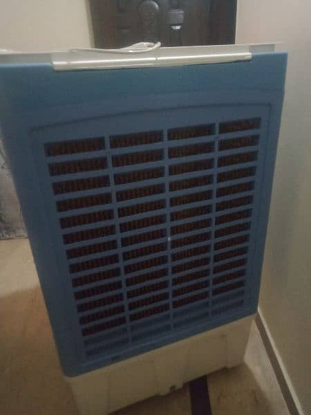 cooler is very good condition and box 7