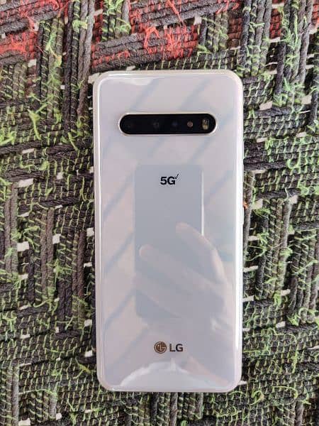 LG V60 ThinQ 1