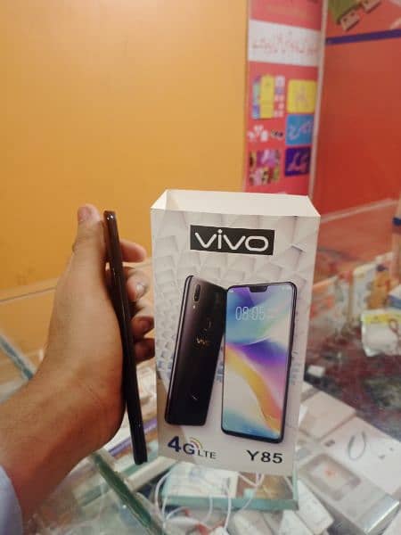 vivo y85 (4/64)Gb Ram with box and charger 3