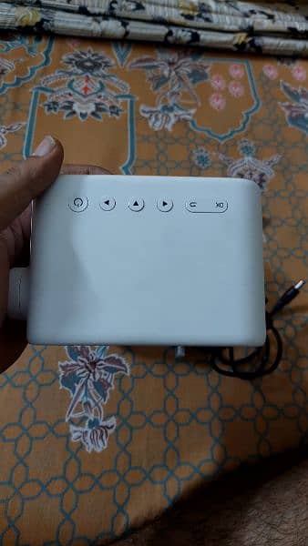 Elephas Mini Projector 1