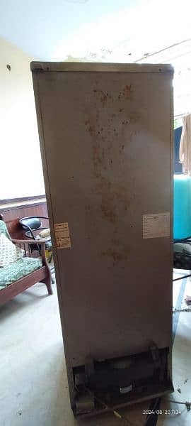 fridge in good condition 7