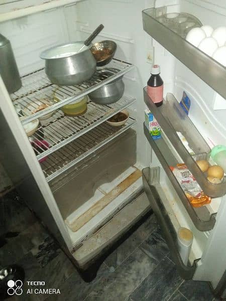 Samsung Fridge Available for Sale working 100% just side pr rusting ha 4