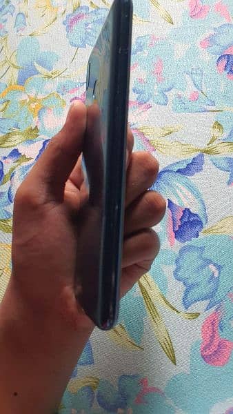 HUAWEI Y9 WITH ORIGINAL BOX 1