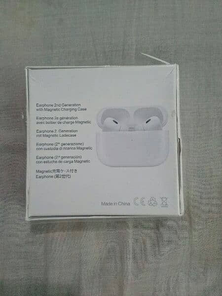 Earphone 2nd Generation with magnetic White Case 2