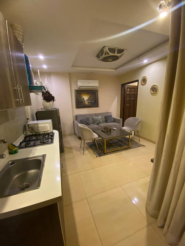 One bedroom VIP apartment for rent for 3to4 hours in bahria town 4