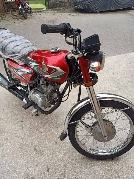 Honda 125 Model 2023 Home Use showroom Condition 7