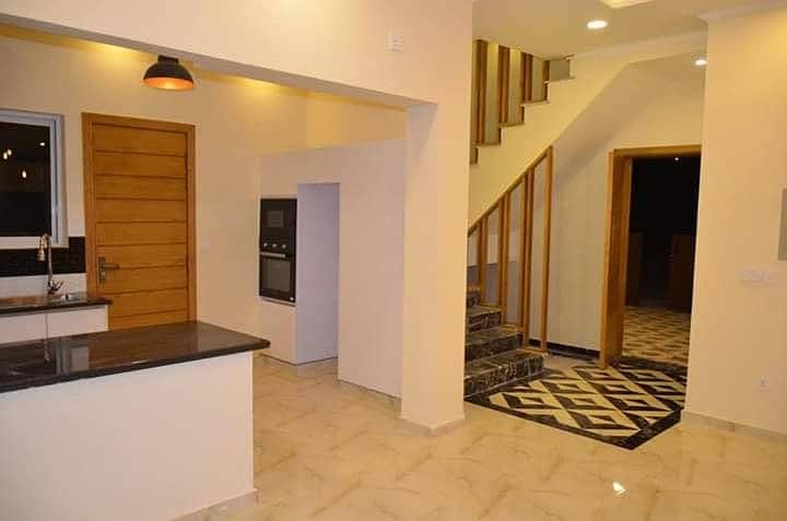 5 Bed Seprate House Available For Rent in Gulraiz With All Facilites 2