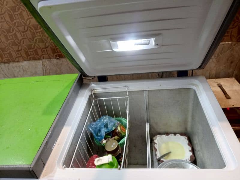 Dawlance deep freezer with inverter 3