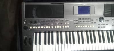 Yamaha PSR S670 Professional keyboard.  0304-6126451