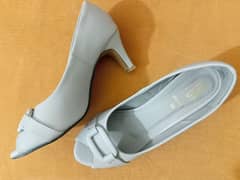 stylo grey 2.5 inch heels