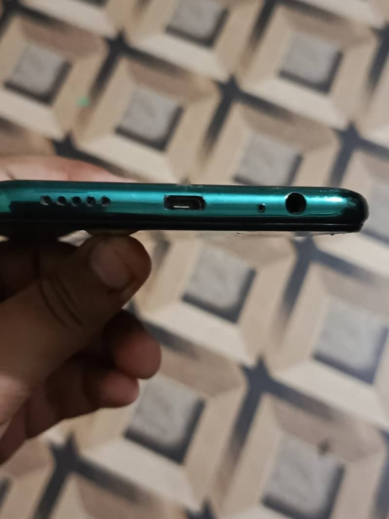 Infinix note 7 in green color 4